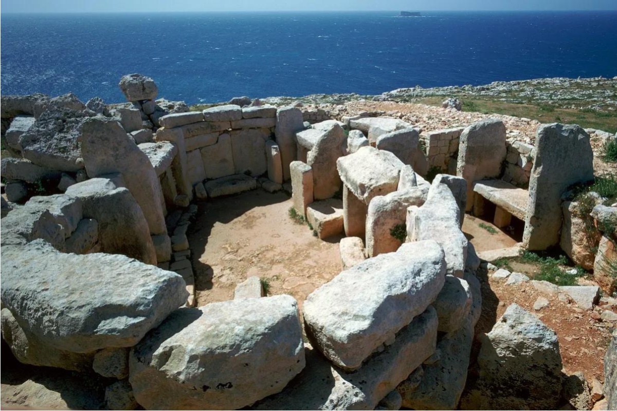 Located within the same archaeological park on the southern coast of Malta, Hagar Qim and Mnajdra Temples, recognized for the unique architecture and prehistoric significance, are known for their astronomical alignments, such as the sun illuminating the center of the structure during equinoxes.