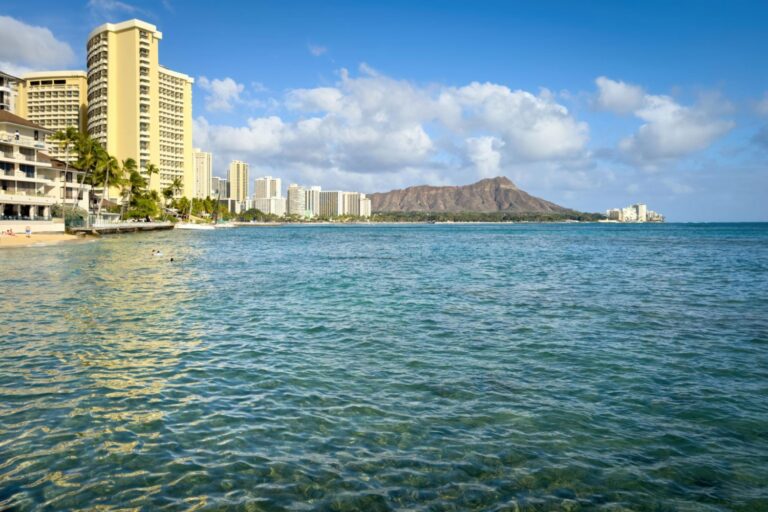 One of the world's most famous beaches, Waikiki Beach attracts visitors with its golden sand, gentle waves, luxury resorts, and vibrant nightlife.